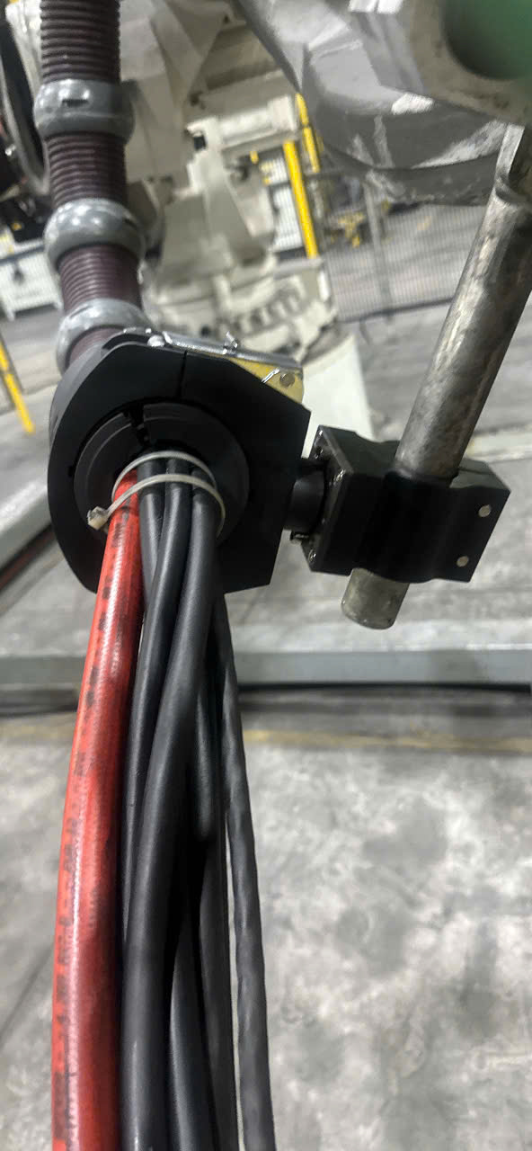 Chi tiết liên kết Axis 6 rotary unit chống xoắn gập cáp